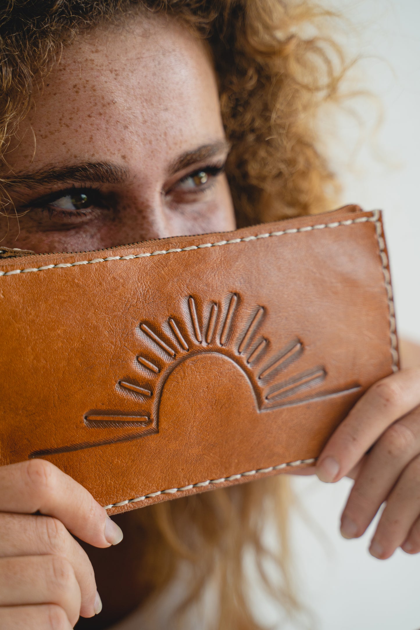 Rising Sun Pouch in Vintage Tan