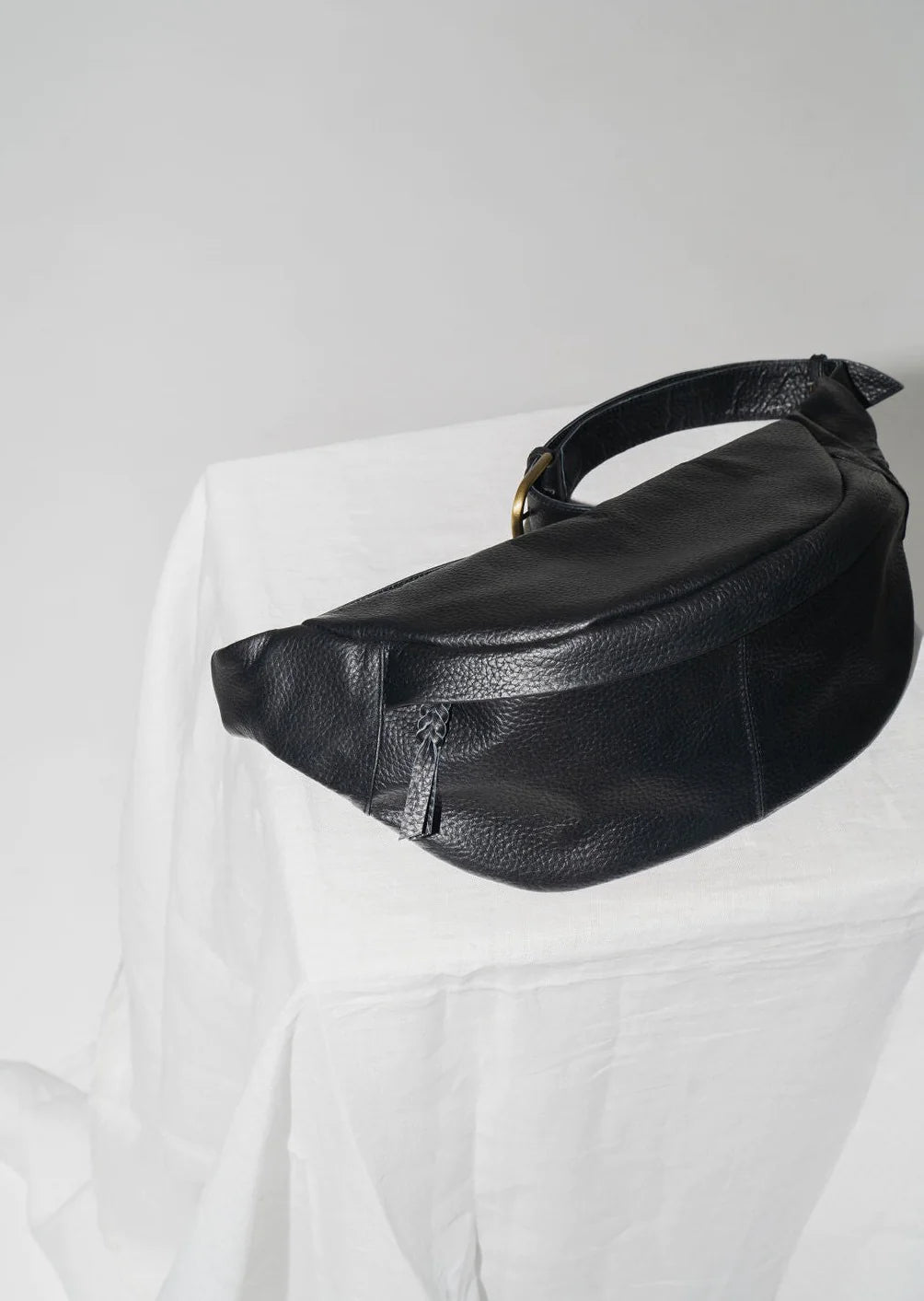 Pelle Belt Bag in Textured Noir